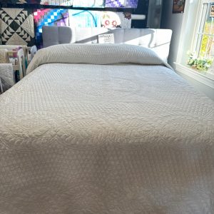 Alternative view of 134WCHR Wholecloth Hershey's Reproduction Queen