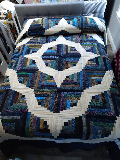 Curvey Log Cabin Queen 235clc