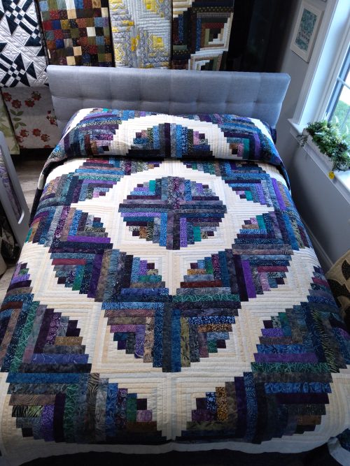 Curvey Log Cabin Queen 241clc
