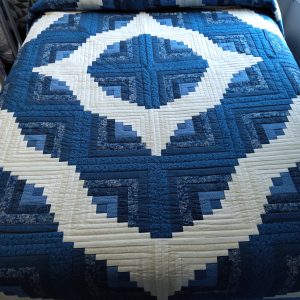 Curvey Log Cabin Queen 242clc