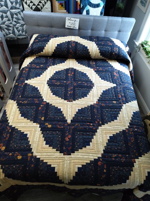 Curvey Log Cabin Queen 243clc