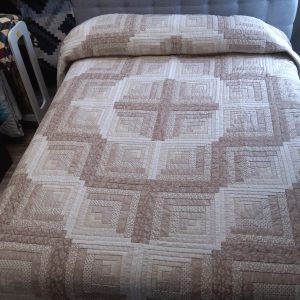 Curvey Log Cabin Queen 217clc