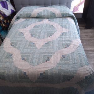 Curvey Log Cabin Queen 268clc