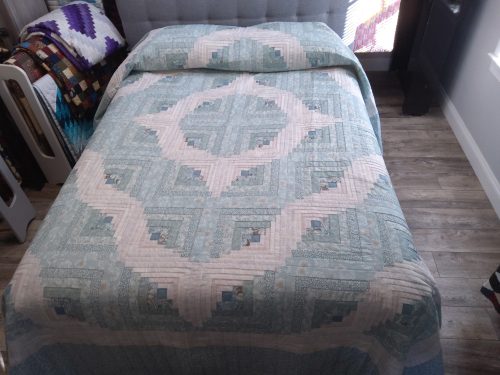 Curvey Log Cabin Queen 268clc