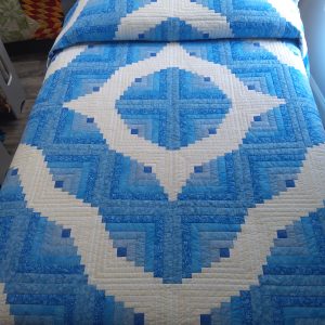 Curvey Log Cabin Queen 273clc