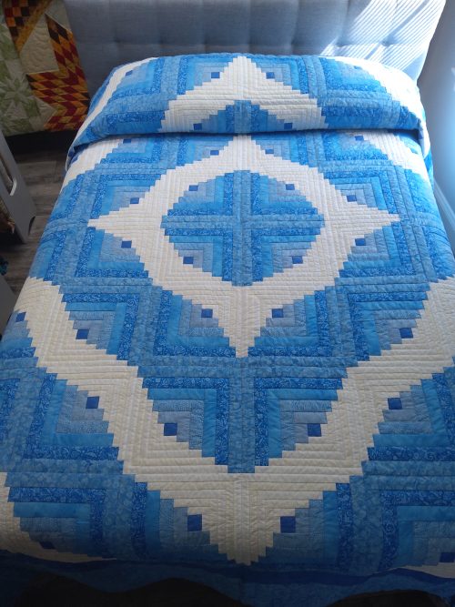 Curvey Log Cabin Queen 273clc