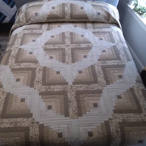 Curvey Log Cabin Queen 276clc