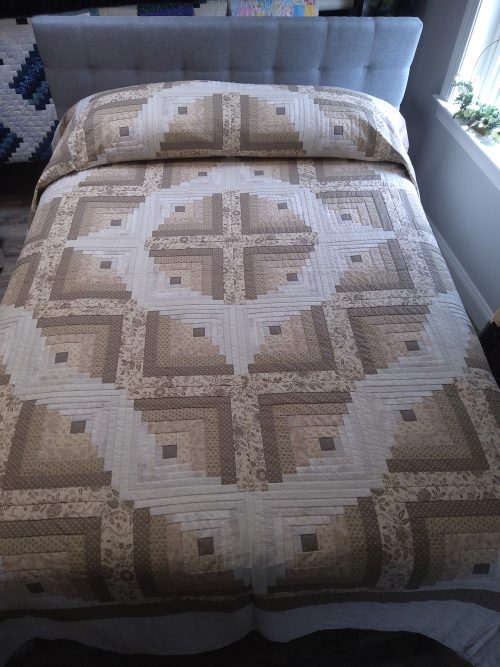 Curvey Log Cabin Queen 276clc