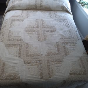 Curvey Log Cabin Queen 277clc