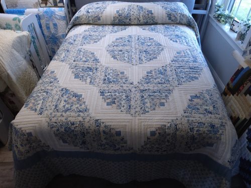 Curvey Log Cabin Queen 281clc