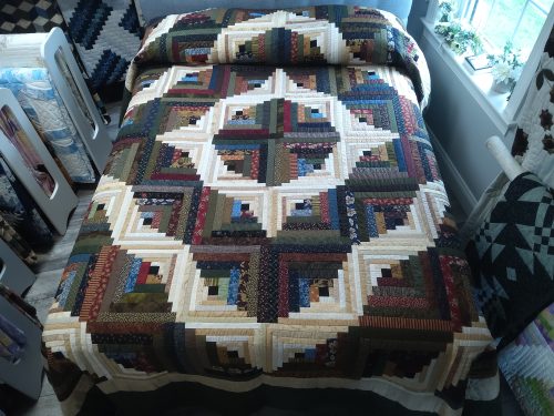 Curvey Log Cabin Queen 286clc