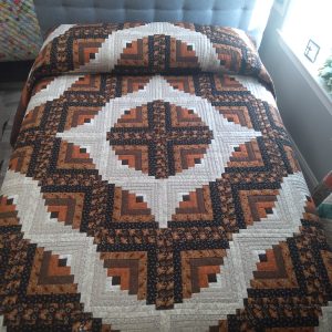 Curvey Log Cabin Queen 293clc