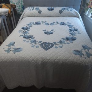 Alternative view of Heart of Roses Queen 133hor