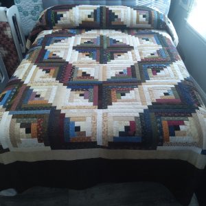 Alternative view of Log Cabin Queen 139lc