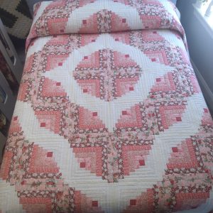 Curvey Log Cabin Queen 306clc