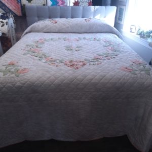 Alternative view of Heart of Roses Queen 136hor