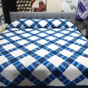 Alternative view of Railroad Crossing Queen 148rc