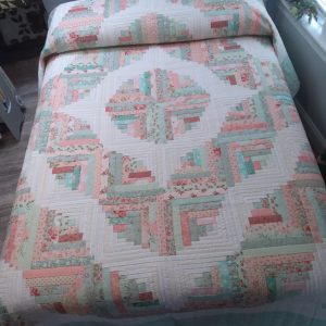 Curvey Log Cabin Queen 323clc