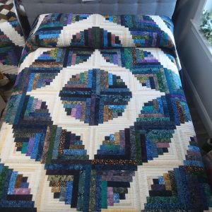 Curvey Log Cabin Queen 325clc