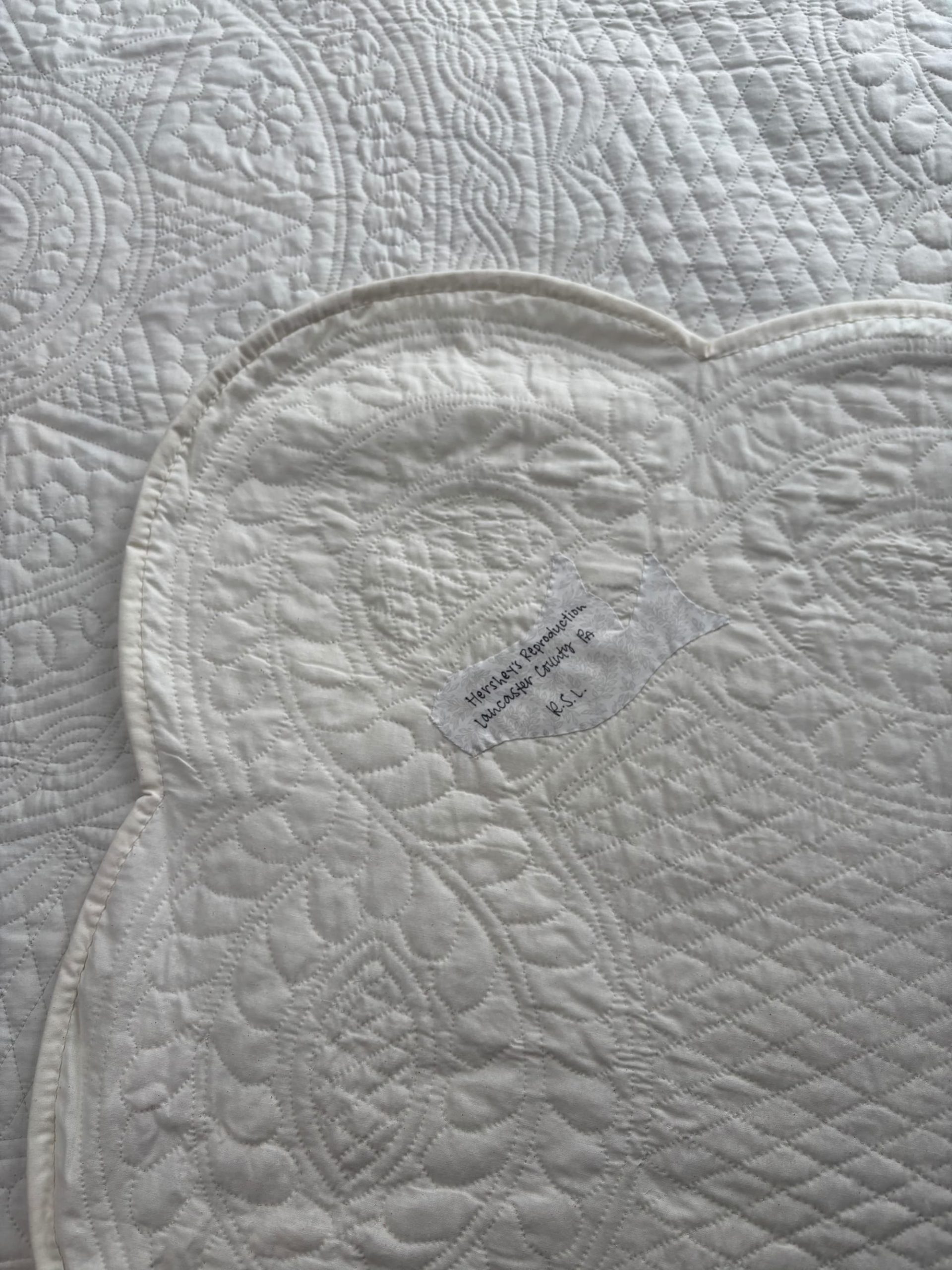 134WCHR Wholecloth Hershey's Reproduction Queen - Image 3
