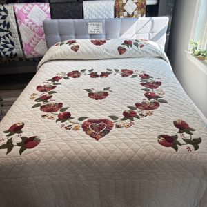 Alternative view of Heart of Roses 142HOR